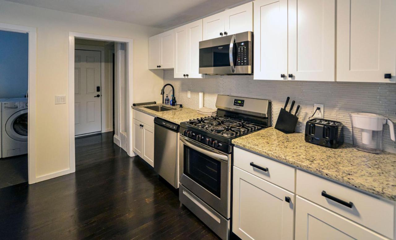 Modern Two Bedroom Condo - Boston Stoneham Exterior foto